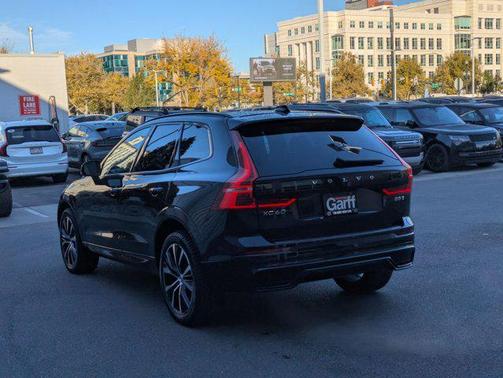 2023 Volvo XC60 B5 Plus Dark Theme