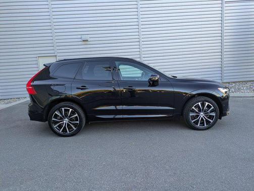 2023 Volvo XC60 B5 Plus Dark Theme