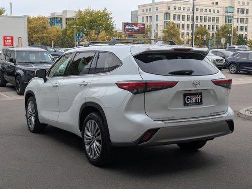 2023 Toyota Highlander Platinum