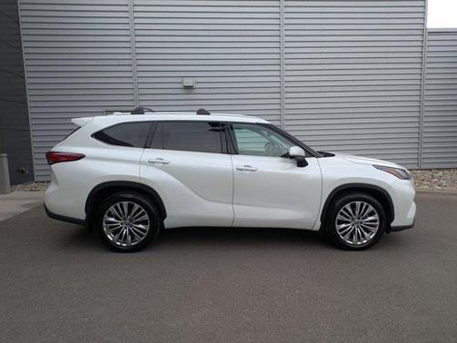 2023 Toyota Highlander Platinum
