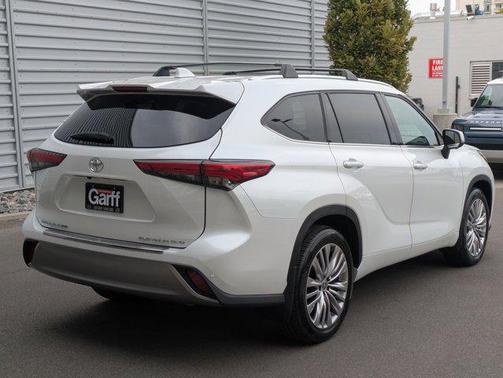 2023 Toyota Highlander Platinum