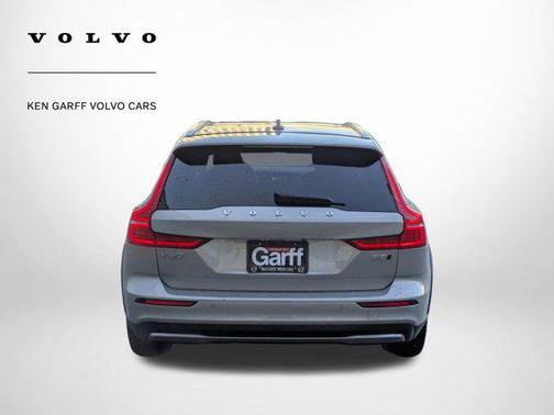 2025 Volvo V60 Cross Country Plus, B5 AWD Gas (mild hybrid)