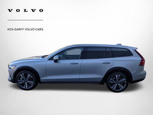 2025 Volvo V60 Cross Country Plus, B5 AWD Gas (mild hybrid)