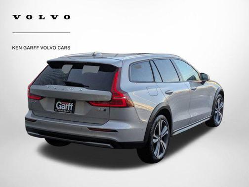 2025 Volvo V60 Cross Country Plus, B5 AWD Gas (mild hybrid)