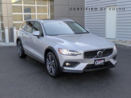 2025 Volvo V60 Cross Country Plus, B5 AWD Gas (mild hybrid)