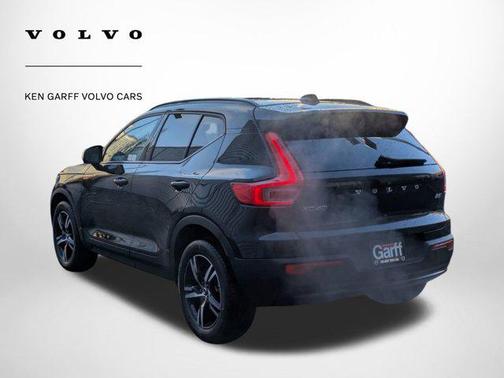 Onyx Black 2026 Volvo XC40 Core, B5 AWD Gas (mild hybrid), Dark