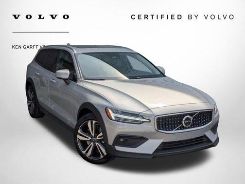 2025 Volvo V60 Cross Country Plus, B5 AWD Gas (mild hybrid)