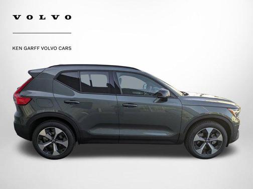 Forest Lake 2026 Volvo XC40 Plus, B5 AWD Gas (mild hybrid), Dark
