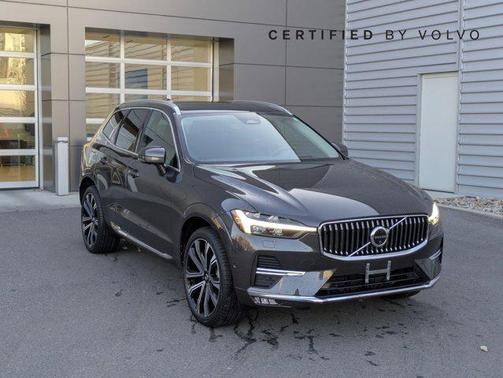 2023 Volvo XC60 B5 Ultimate Bright Theme