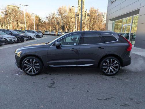 2023 Volvo XC60 B5 Ultimate Bright Theme