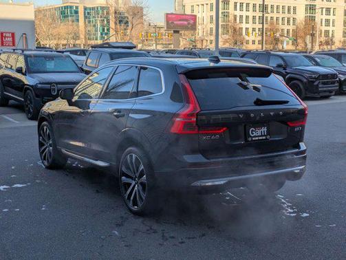 2023 Volvo XC60 B5 Ultimate Bright Theme