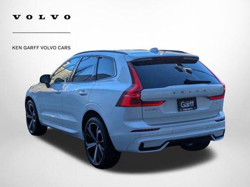 2024 Volvo XC60 Recharge Plug-In Hybrid T8 Ultimate Dark Theme