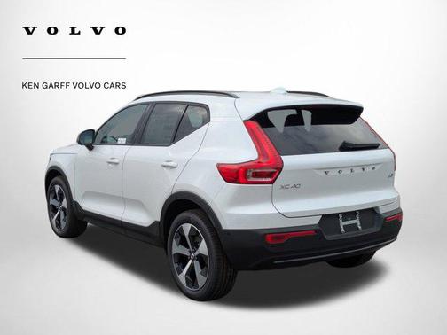 2026 Volvo XC40 B5 Plus