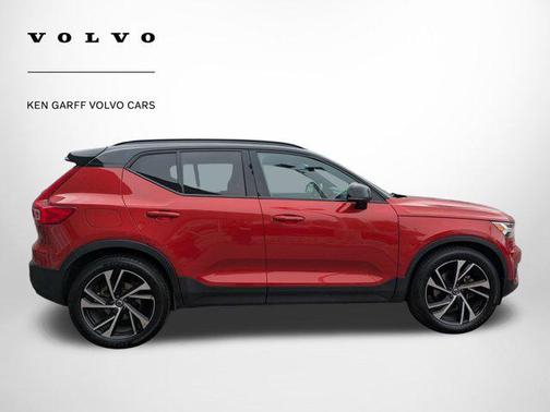 2022 Volvo XC40 T5 R-Design
