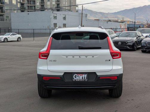 2026 Volvo XC40 B5 Core