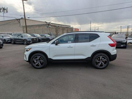 2026 Volvo XC40 B5 Core