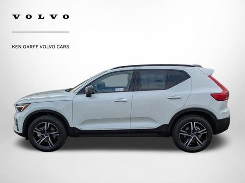 2026 Volvo XC40 B5 Core