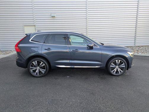 2023 Volvo XC60 B5 Plus Bright Theme
