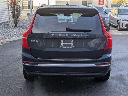 2023 Volvo XC90 B5 Plus