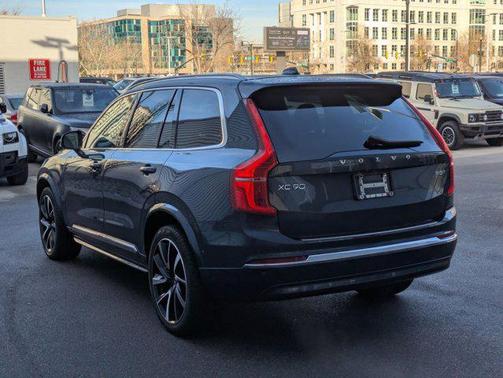 2023 Volvo XC90 B5 Plus