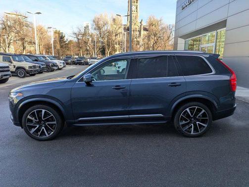 2023 Volvo XC90 B5 Plus