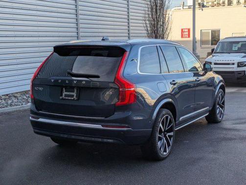 2023 Volvo XC90 B5 Plus