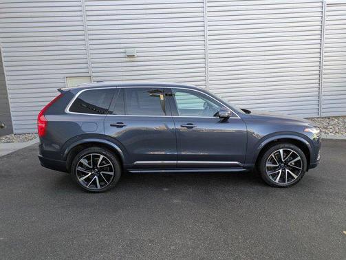 2023 Volvo XC90 B5 Plus