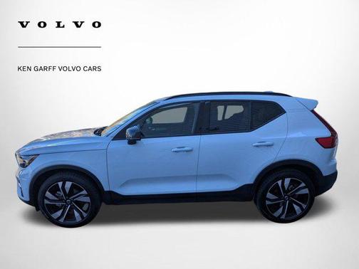 2025 Volvo XC40 B5 Ultra Dark Theme