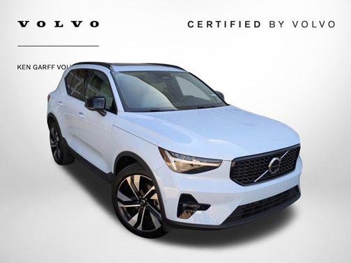2025 Volvo XC40 B5 Ultra Dark Theme