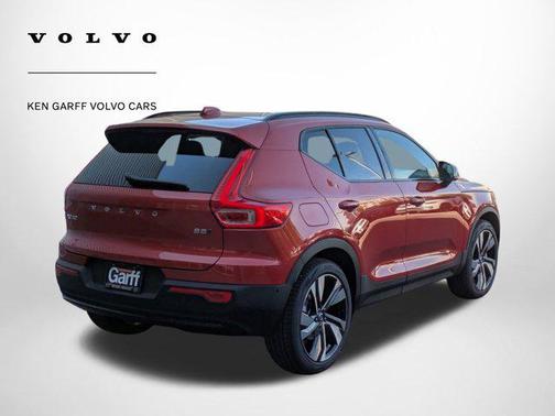 2025 Volvo XC40 B5 Plus Dark Theme