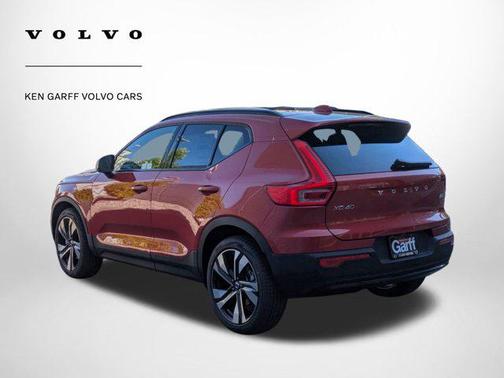 2025 Volvo XC40 B5 Plus Dark Theme