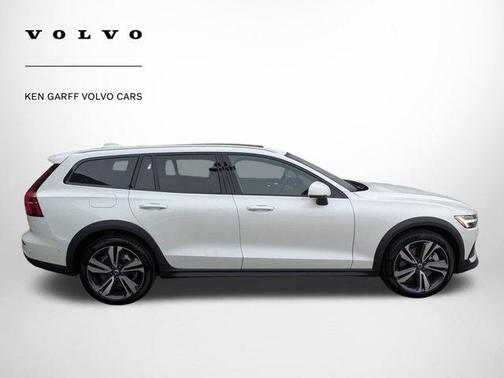 2025 Volvo V60 Cross Country B5 Plus