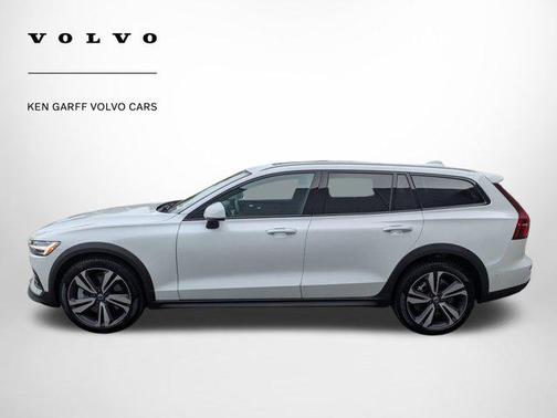 2025 Volvo V60 Cross Country B5 Plus