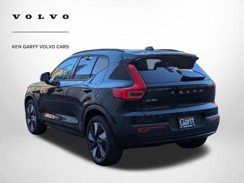 2025 Volvo EX40 Twin Motor Core