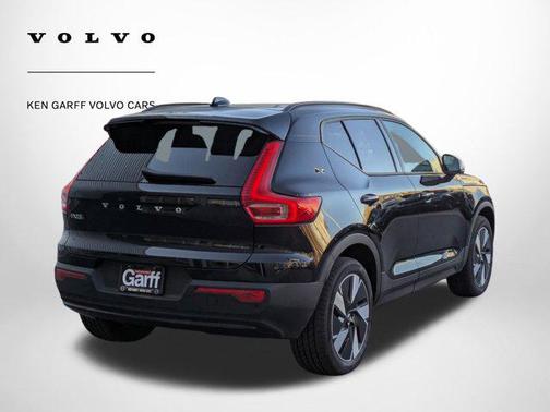 2025 Volvo EX40 Twin Motor Core