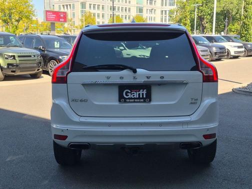 Crystal White Pearl Metallic 2017 Volvo XC60 T6 Dynamic