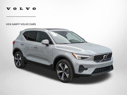 2025 Volvo XC40 B5 Core Bright Theme