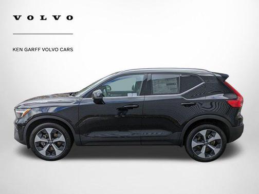 2025 Volvo XC40 B5 Core Bright Theme
