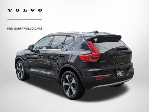 2025 Volvo XC40 B5 Core Bright Theme
