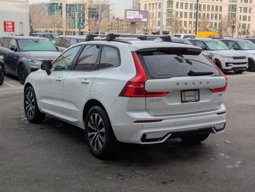 2024 Volvo XC60 B5 Core Dark Theme