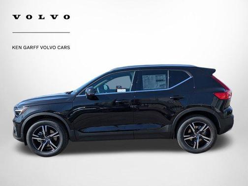 2025 Volvo XC40 B5 Core Bright Theme