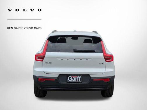 2026 Volvo XC40 B5 Plus