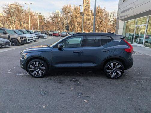 2022 Volvo XC40 Recharge Pure Electric P8 Twin Ultimate