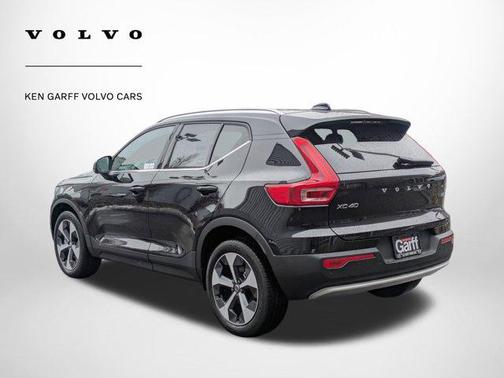 2025 Volvo XC40 B5 Plus Bright Theme