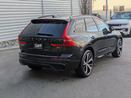 2023 Volvo XC60 B6 Ultimate Dark Theme