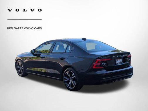 2024 Volvo S60 B5 Plus Dark Theme