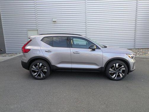 2026 Volvo XC40 B5 Ultra