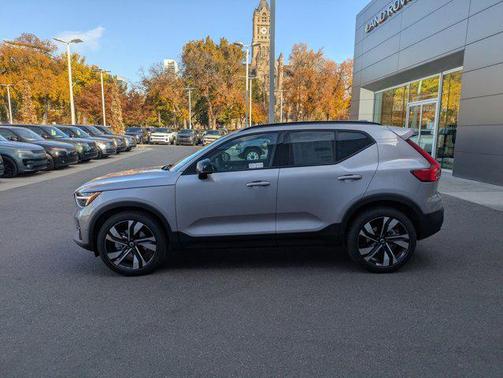 2026 Volvo XC40 B5 Ultra