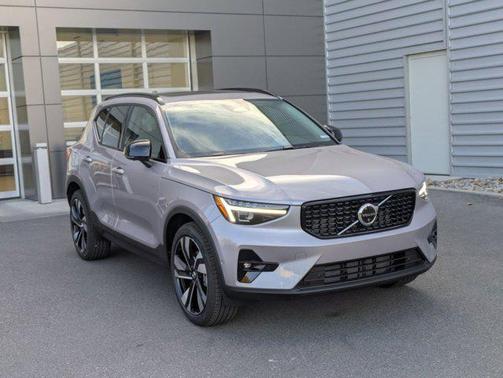 2026 Volvo XC40 B5 Ultra