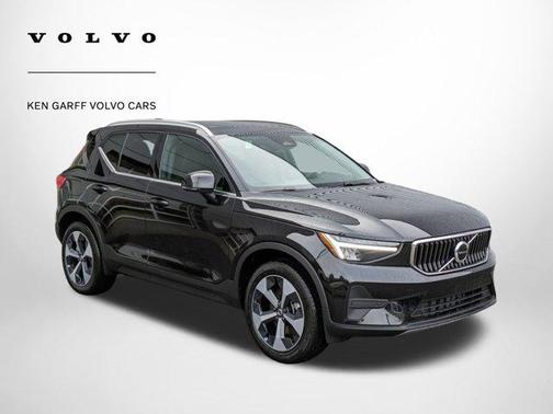 2025 Volvo XC40 B5 Core Bright Theme